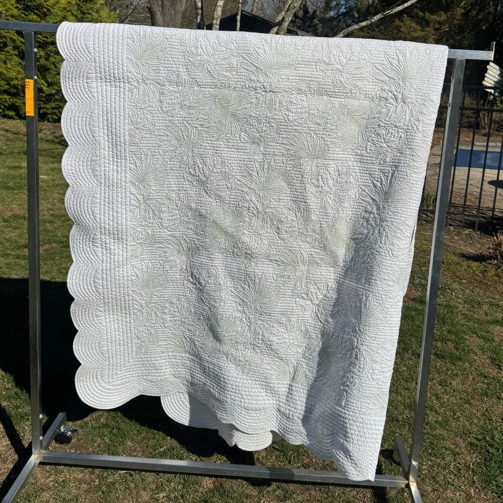 Home Decorators Collection White Cotton Quilt Scalloped Monstera Leaf Queen